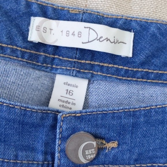 EST 1946 Denim Shorts with Floral Embroidery - Picture 3 of 6